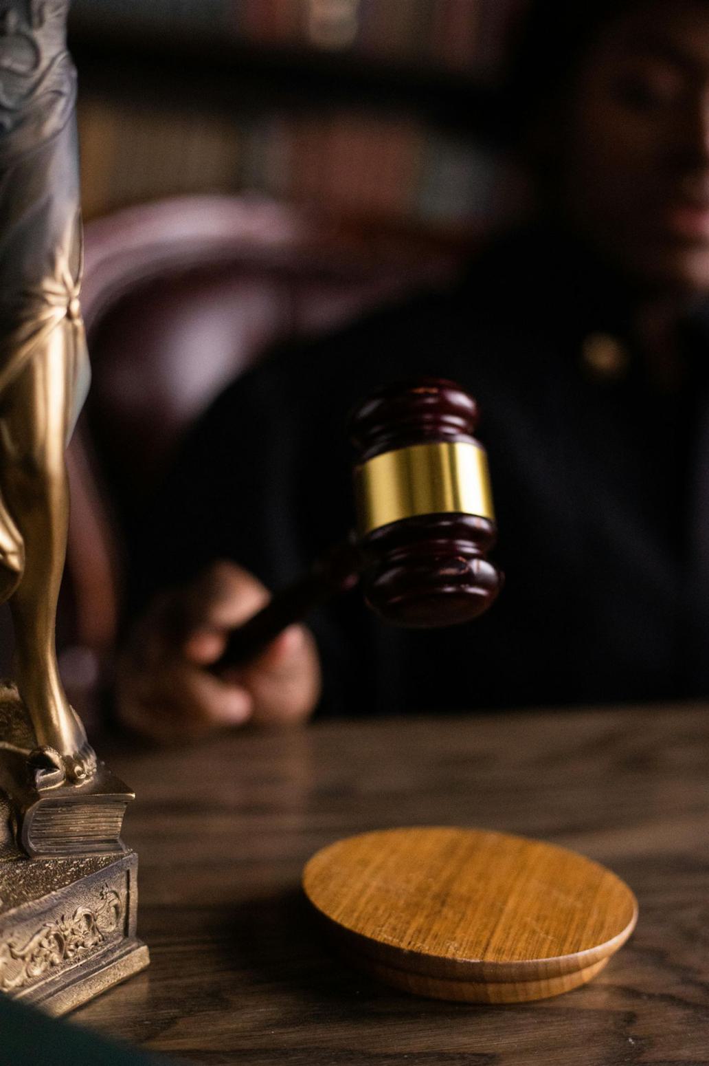 Kostenloses Stock Foto zu anstand am hof, anwaltschaft, behörde